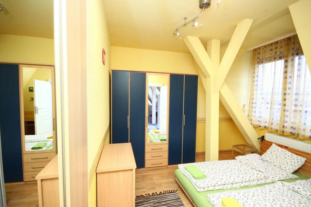Pals Hostel and Apartments
