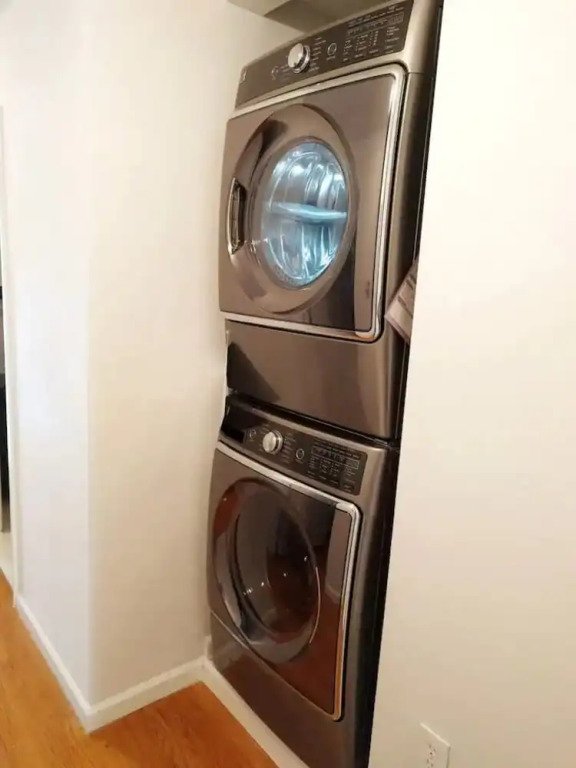 Spacious 2 Br Apt! 20 Min To Time Sq / Manhattan! 2 Bedroom Apts