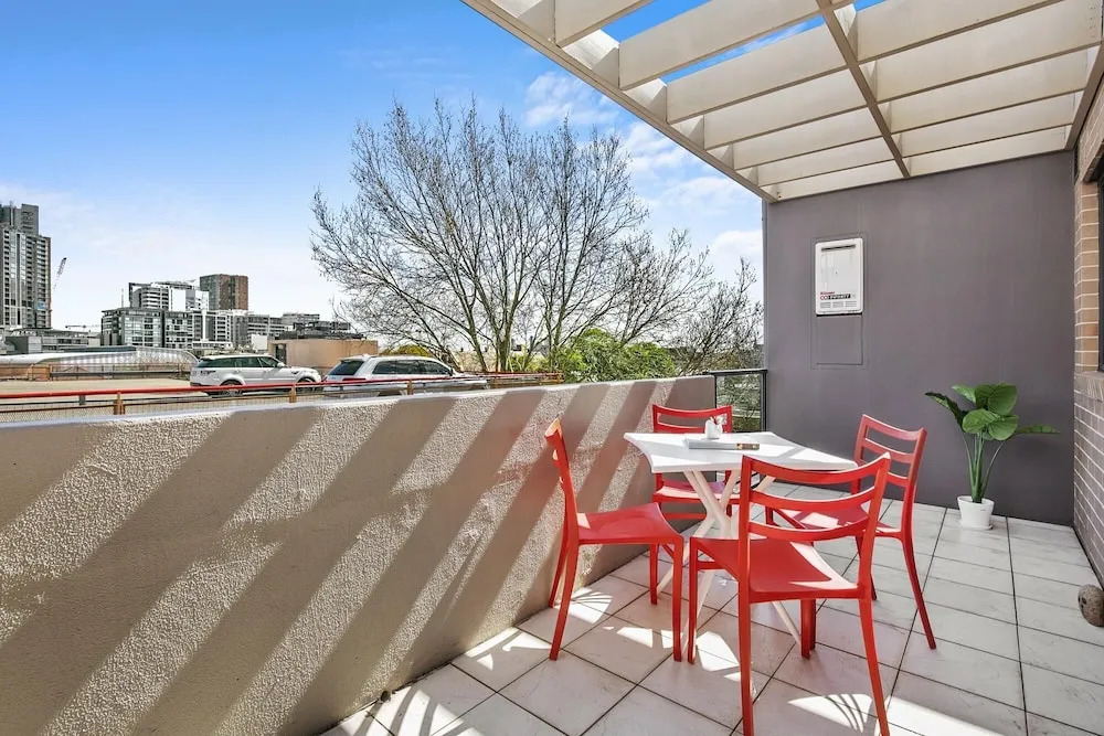 HOLT1 - Crows Nest -Holtermann Street