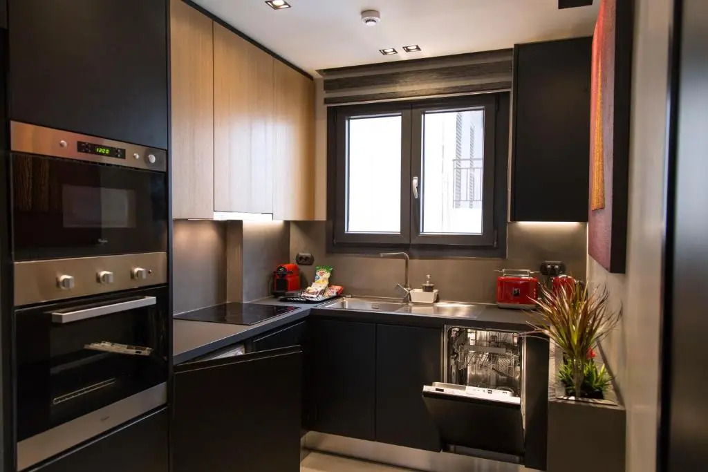 Brand New 2018 Luxury Apartment 10' Minutes Walk From Acropolis And 6 From Metro