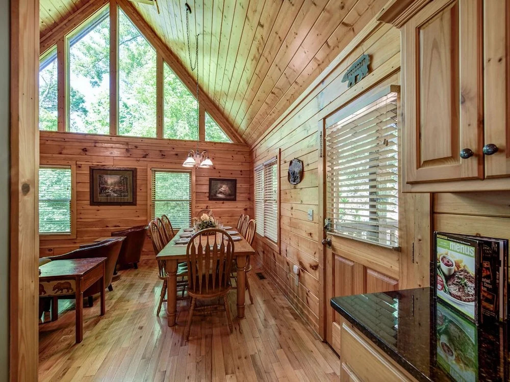 Bears Corner 3 Bedroom Home with Hot Tub