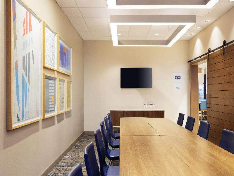 Holiday Inn Express & Suites Alexandria by IHG