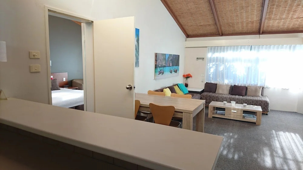 Nautical Owl 122 Nautilus Beach Resort