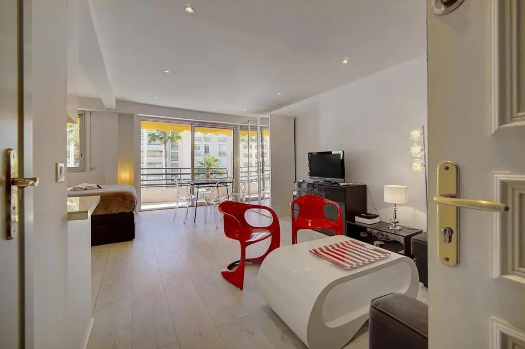 STUDIO MODERNE et LUMINEUX PROCHE CROISETTE A0B132
