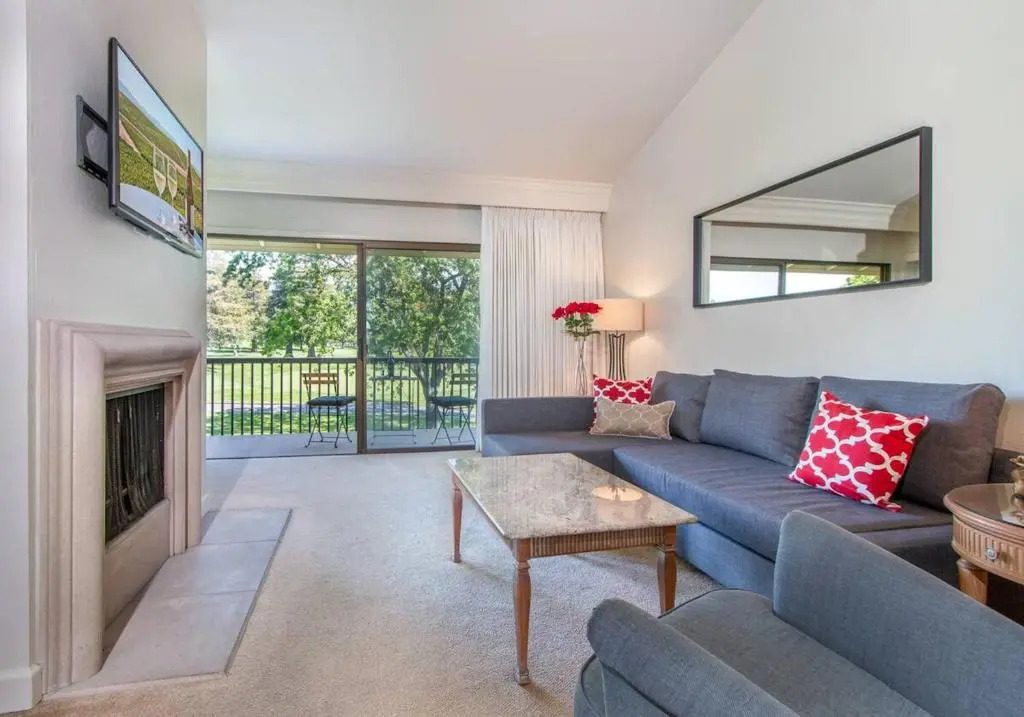 Best Golf 1BD Suite with Golf Course Views