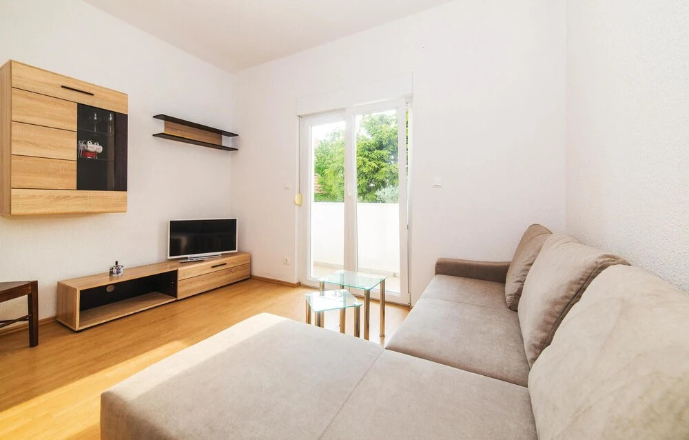 Beautiful Apartment in Kastel Stari With 3 Bedrooms, Outdoor Swimming Pool and Sauna