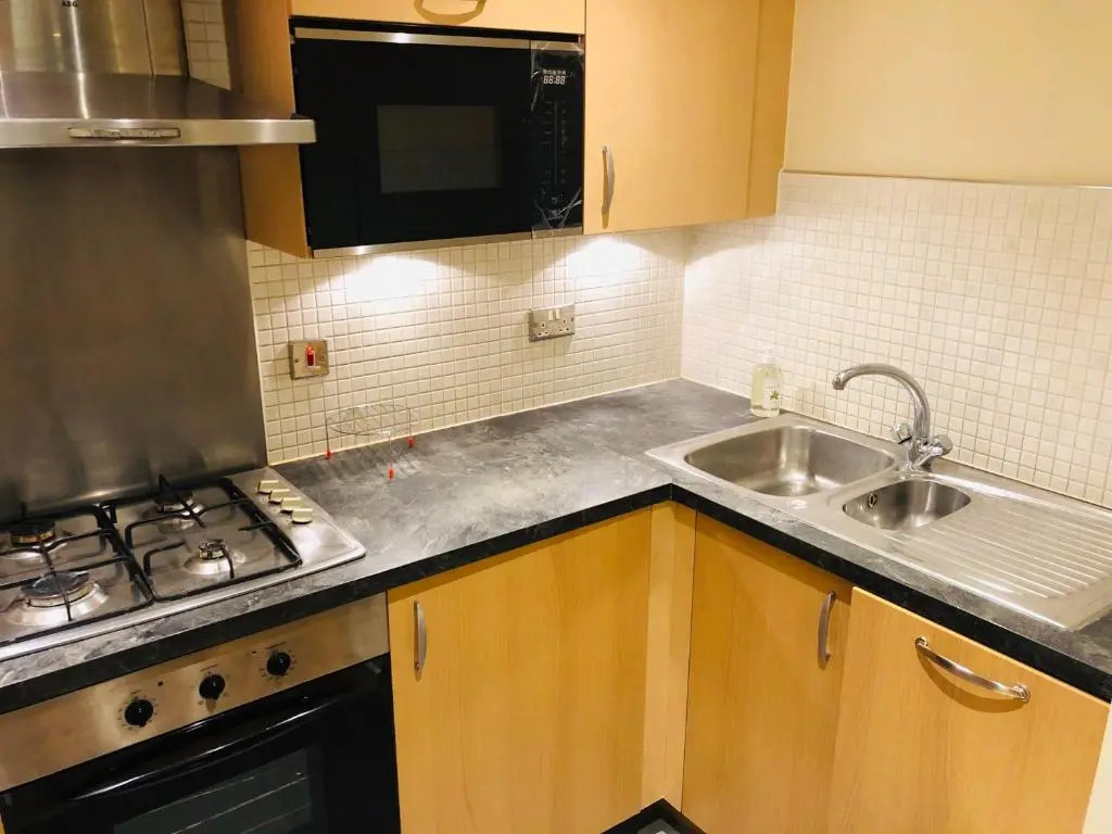 A Modern 2 Bed Luxury Apartment by River Thames
