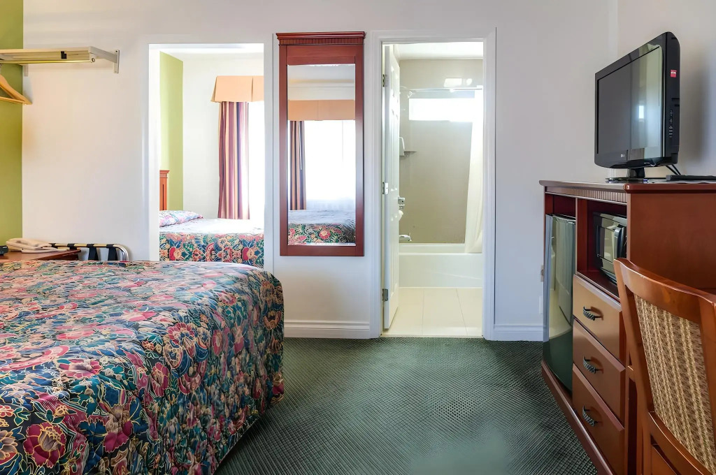 Redondo Inn and Suites