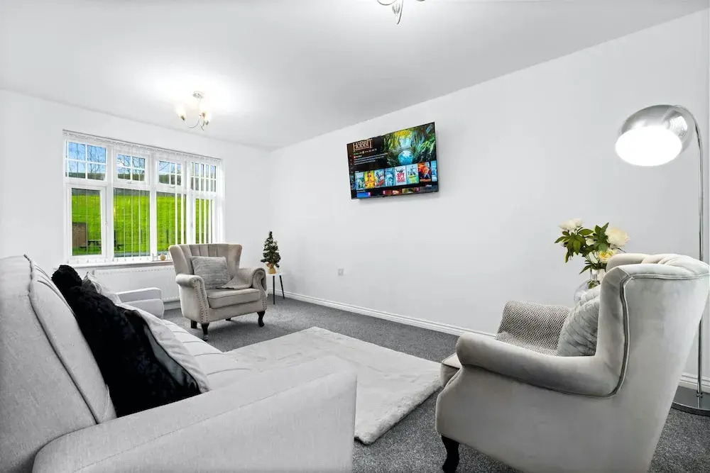 House - Sleeps 6, Garden & Free Parking