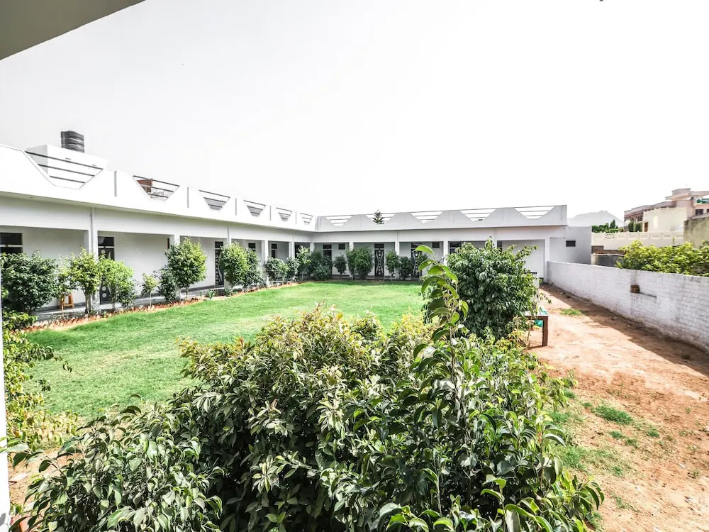 OYO 15243 Hotel Gulab Resort