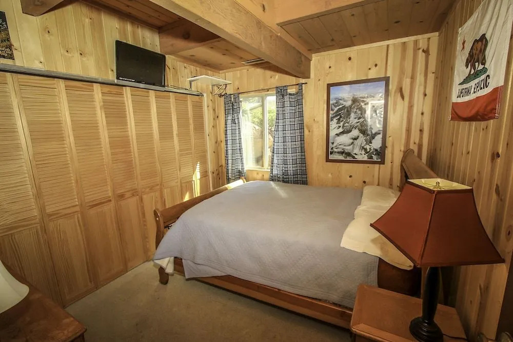 Aspen Chalet - 3 Br home by RedAwning