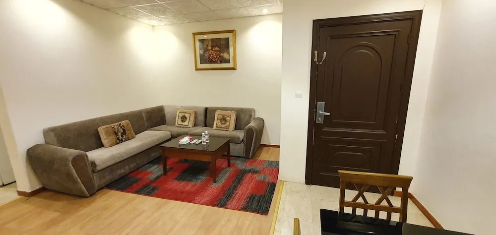 Saryet Al Hamra Hotel Apartments