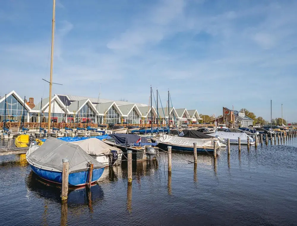 Waterside Escape With Easy Access