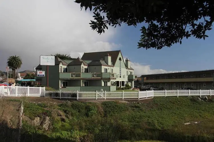 Shoreline Inn...on the beach