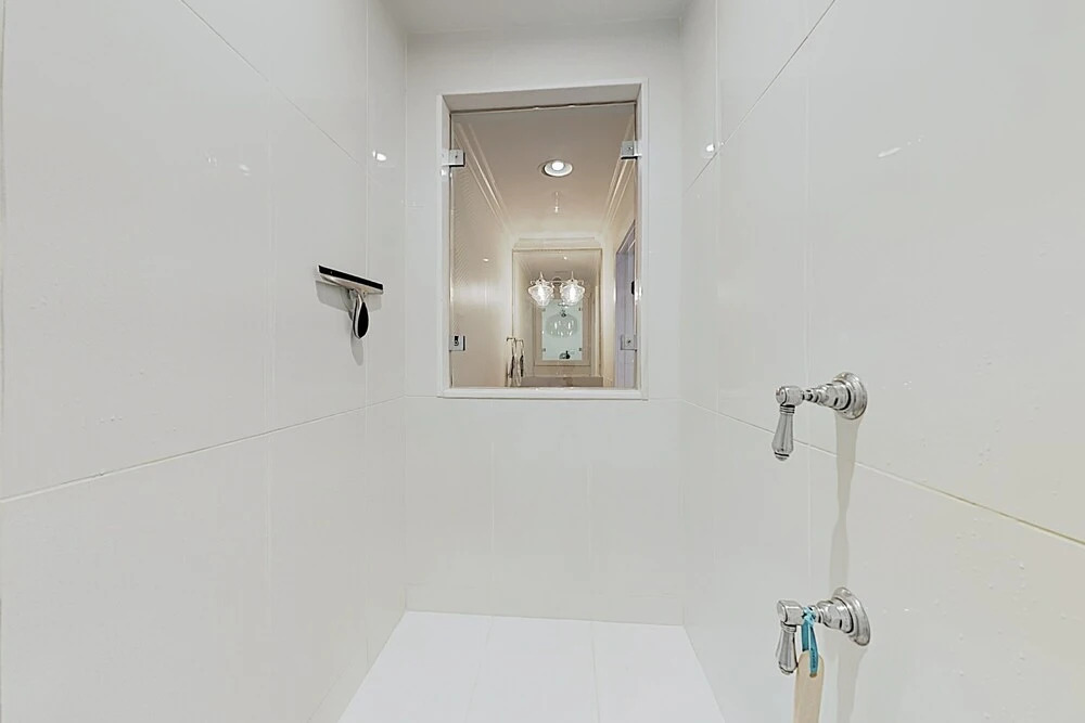 Super-chic Riverside - 2 Blocks From Water 1 Bedroom Condo