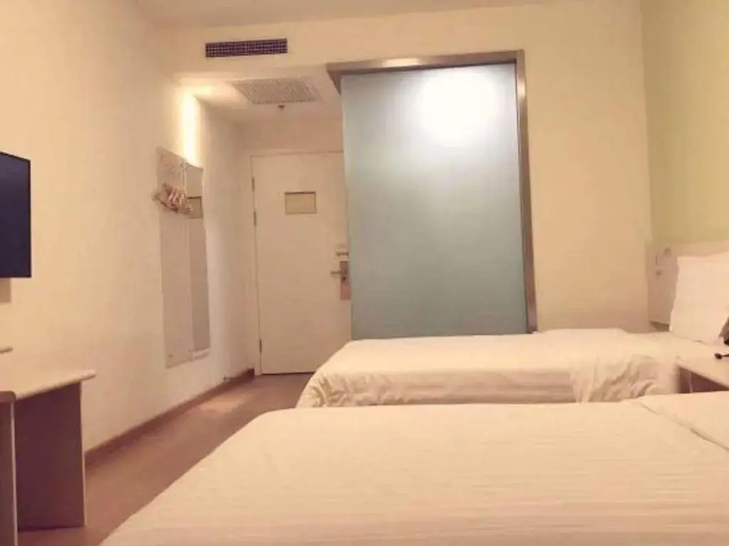 7Days Inn Chain Hotel (Tianjin Jiaotong Institute Caozhuang Subway Station)
