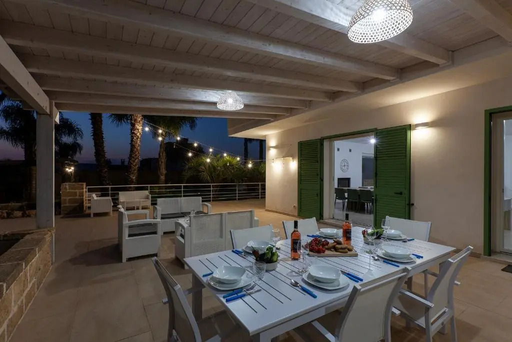 Villa piscina 5 camere 5 bagni spiaggia Ionio m780