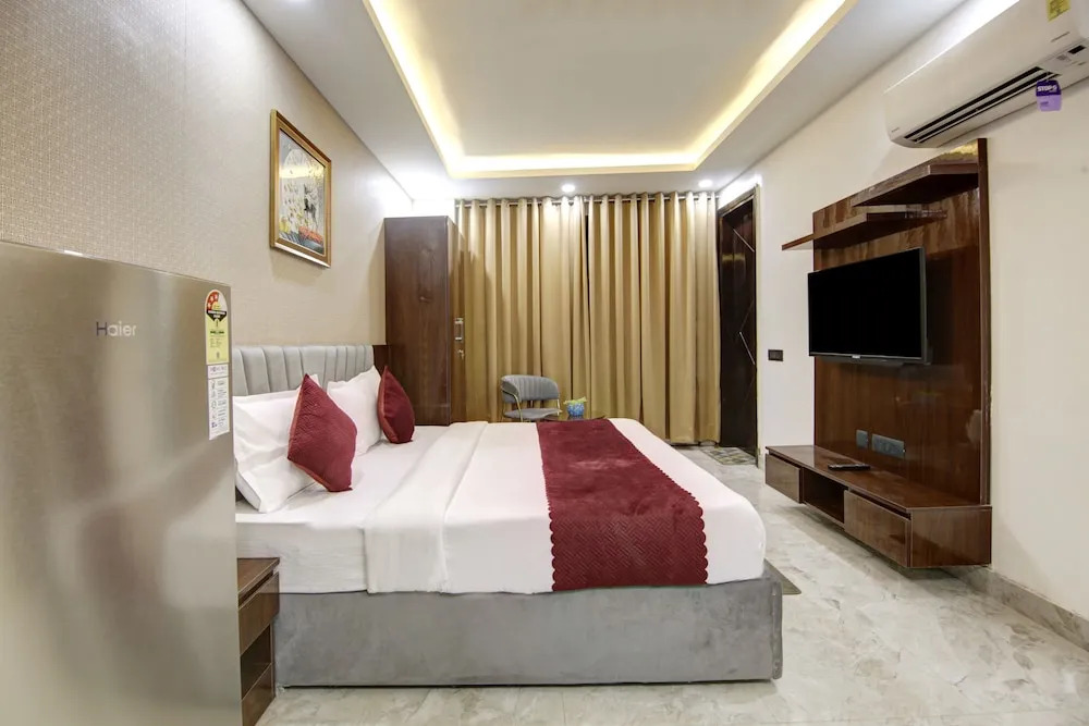 Lime Wood Stay Near Huda City Centre