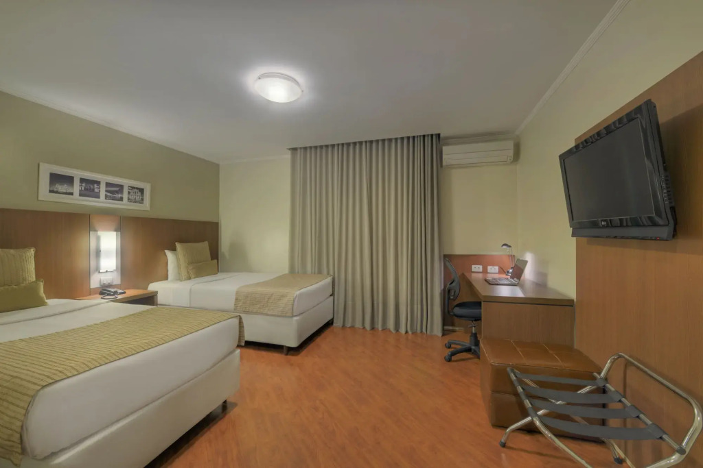 Hotel Deville Curitiba