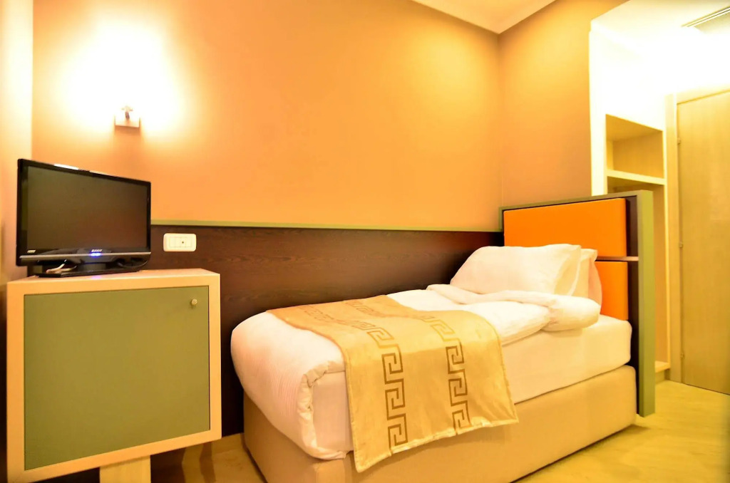 Capital Tirana Hotel Bruçi