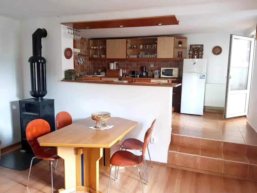 House with 3 Bedrooms in Sighișoara, with Wonderful Mountain View, Enclosed Garden And Wifi
