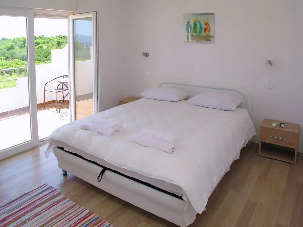 A2 - Modern apt With Balcony, sea View & Parking