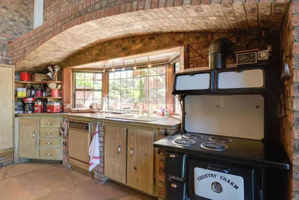 Unique Sedona Home w/ Mountain Views & Guest House