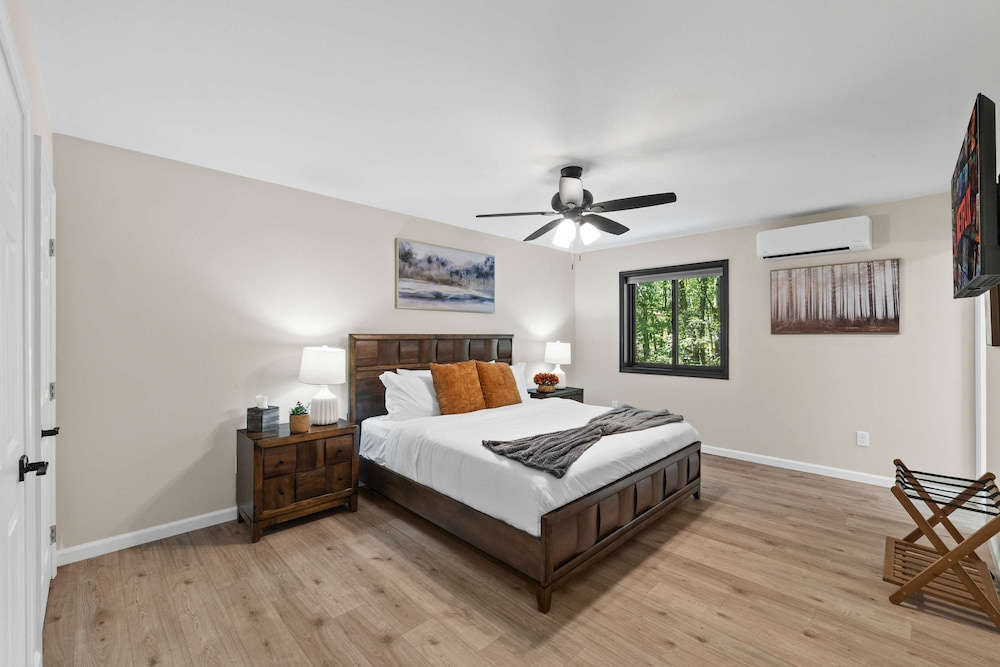 Near Ski Resorts With Hot Tub Game and Movie Room