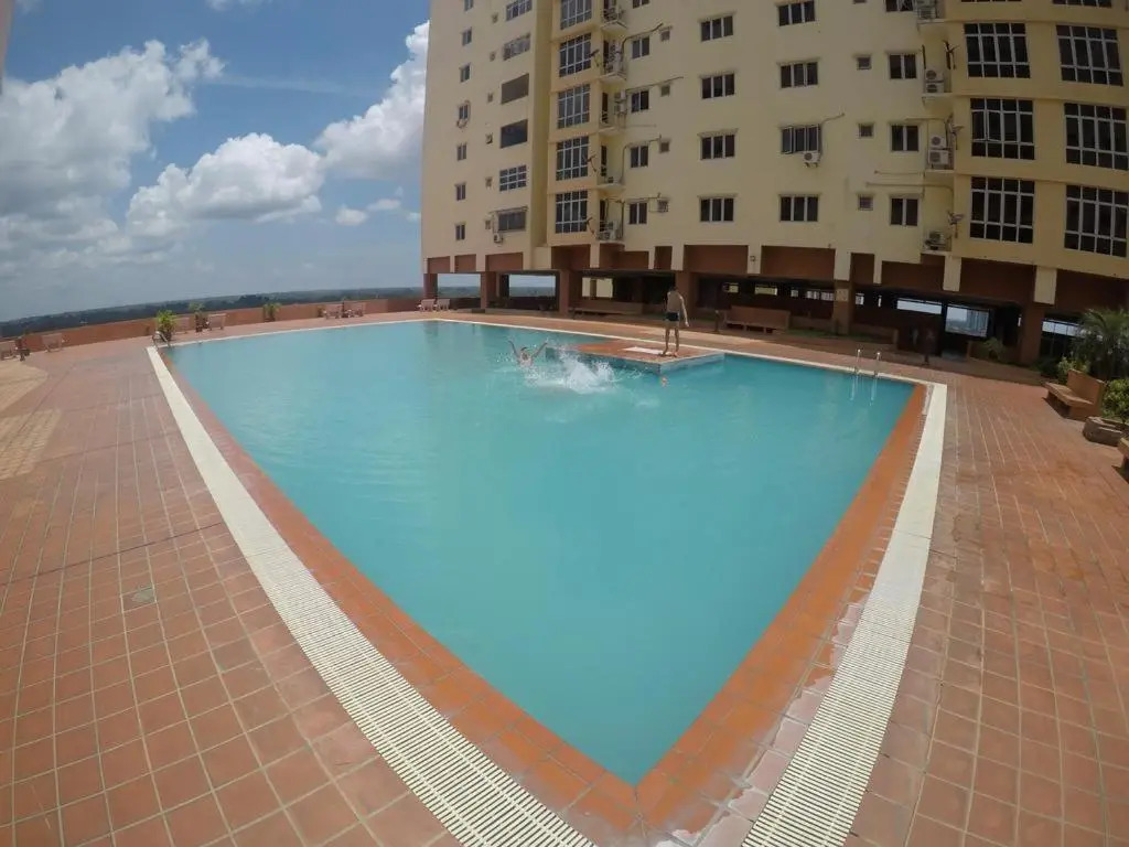 Homestay Kondo Mewah l/d kolam renang & playground di Kota Bharu