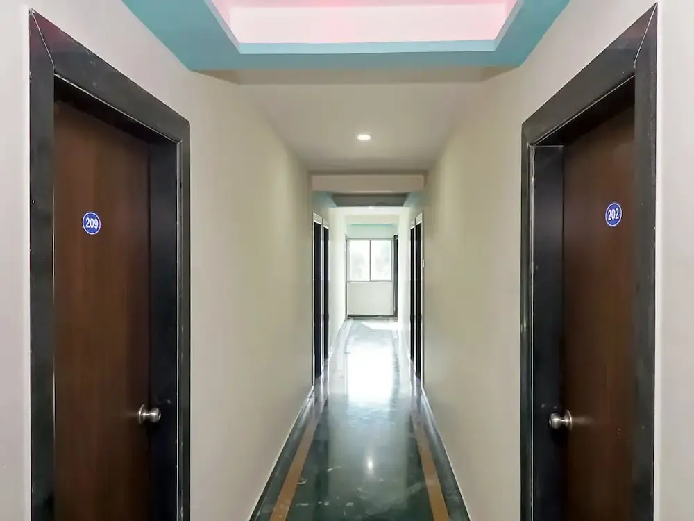 OYO 22558 Hotel Karan International