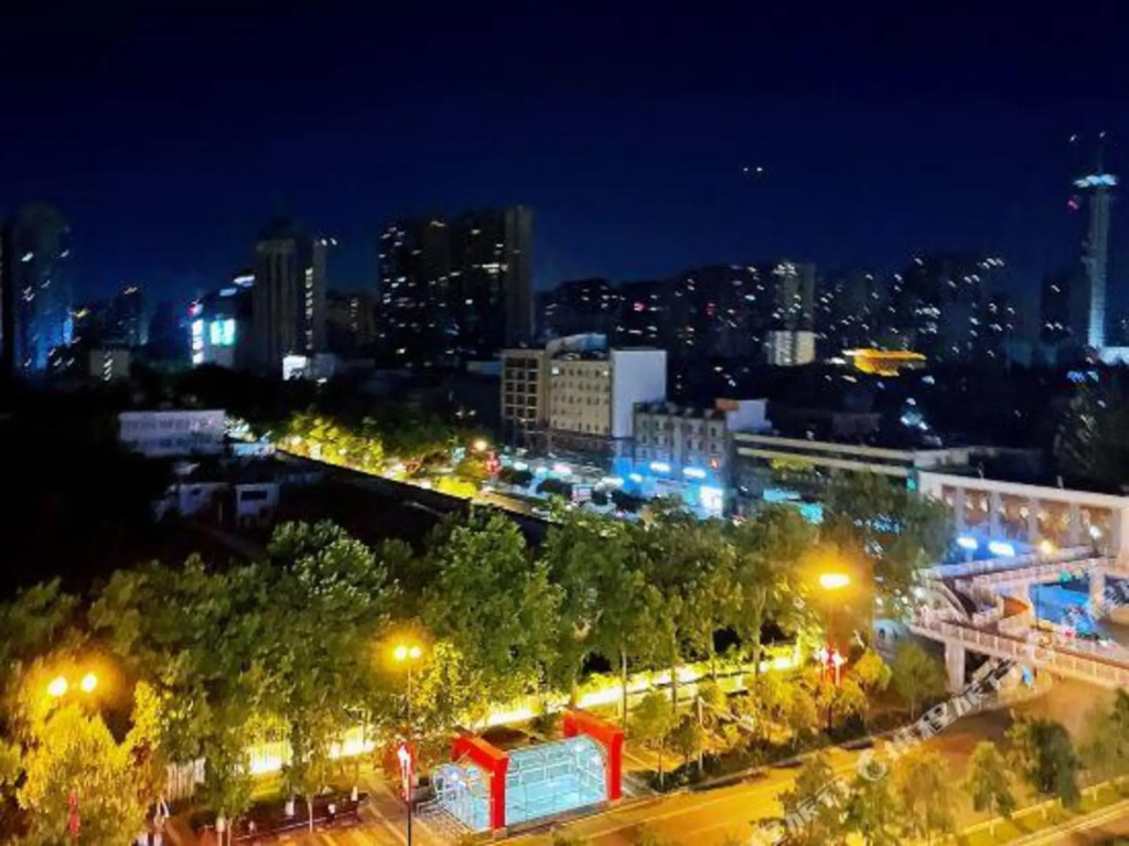 Xi'an cursor e-sports hotel (Xiaozhai subway station)