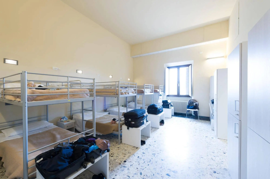 Hotel & Hostel 7