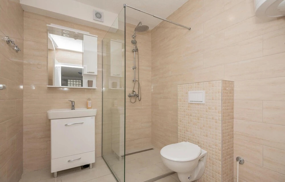 Nice Apartment in Makarska With Wifi and 3 Bedrooms