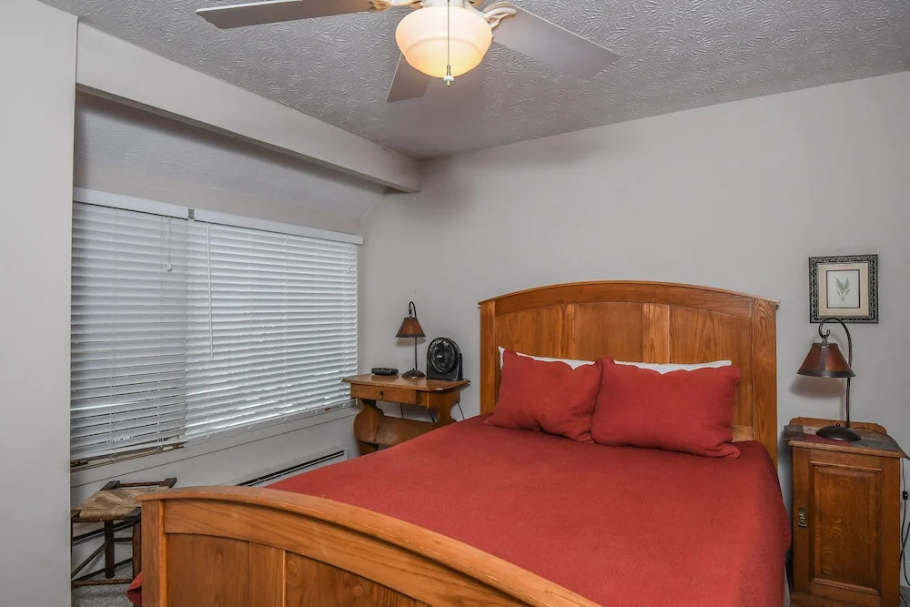 Arrowhead Village 3 Bedroom Townhome #15