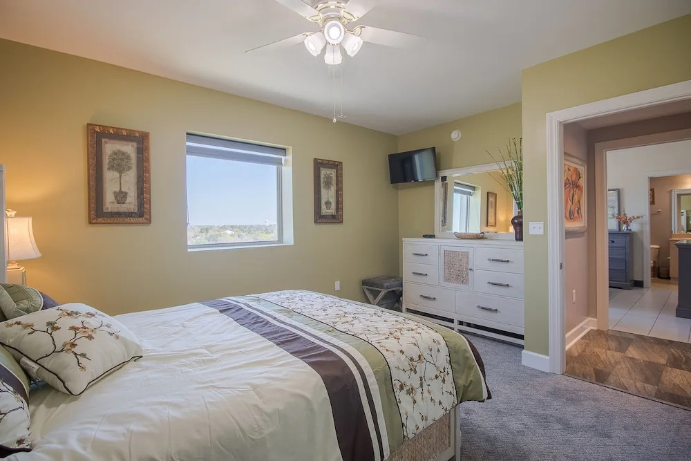 Sea Breeze 1011 Penthouse