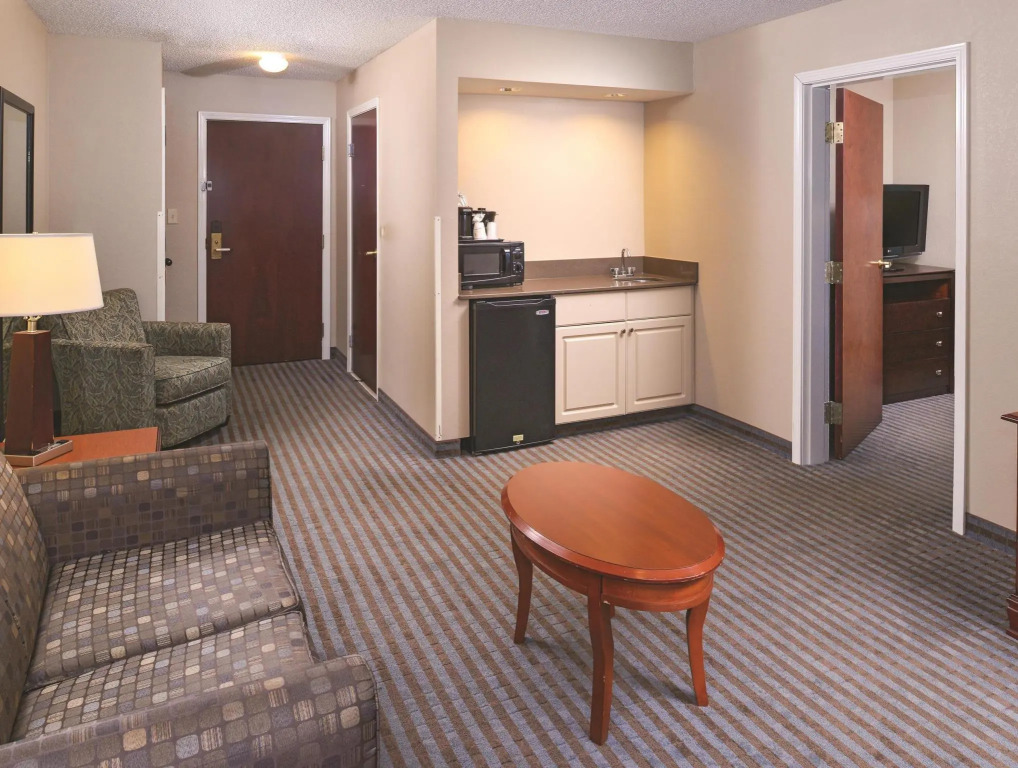 Holiday Inn Express & Suites Locust Grove by IHG