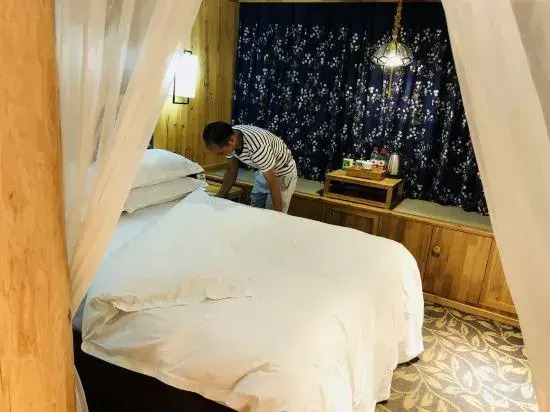 Qianheshun Hotel