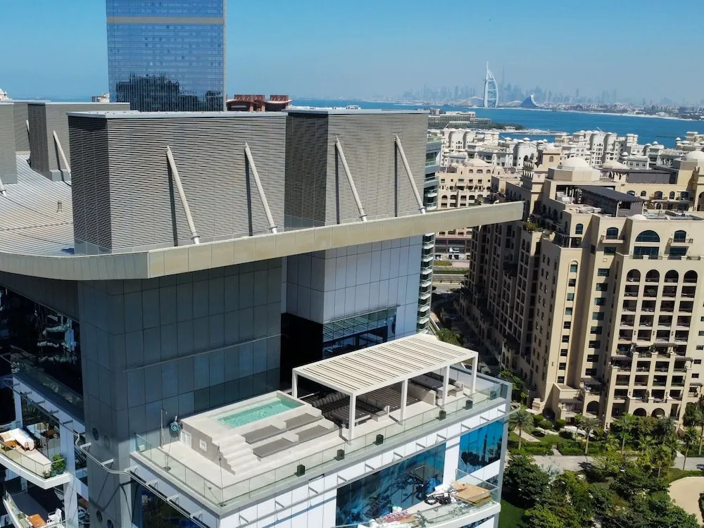 High End 4BR Penthouse With Private Pool and Skyline Views