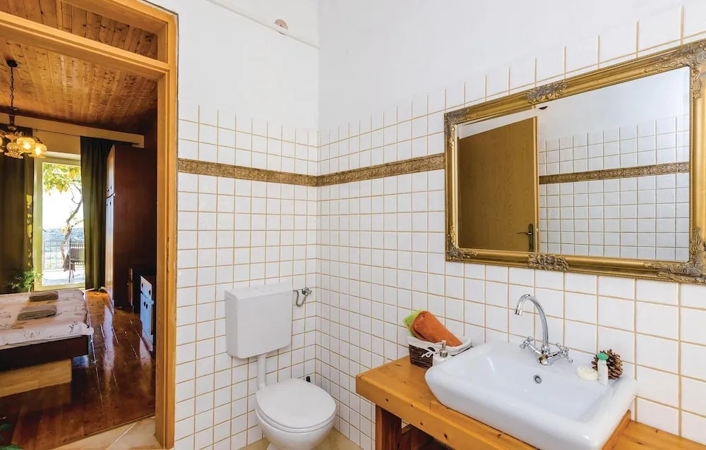 Awesome Home in Drvenik With Wifi and 5 Bedrooms