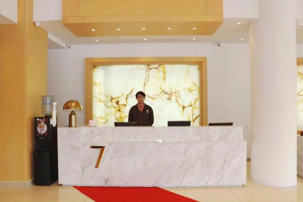 7Days Premium Weihai High-speed Rail Station Bathing Beach