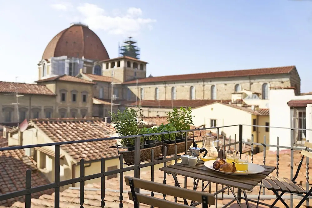 A Few Steps to The Duomo Amazing 4BD Apt