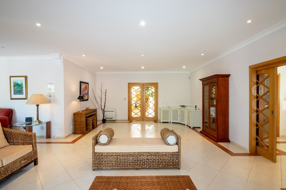 Villa Savannah - Casa de férias com piscina aquecível e BBQ no Vale do Lobo