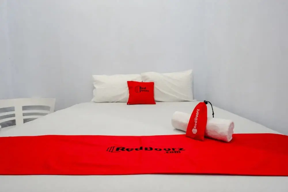 RedDoorz Plus at Hawai Inn Near Mall of Panakukang
