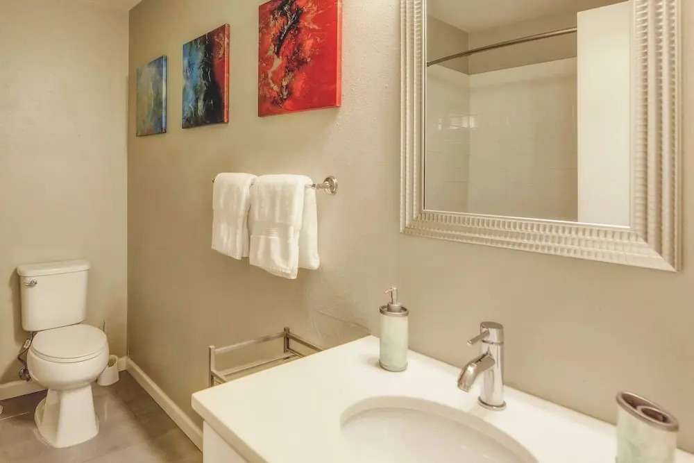 New Charming Denver Apt 2BD Sleeps 6 Great Location!