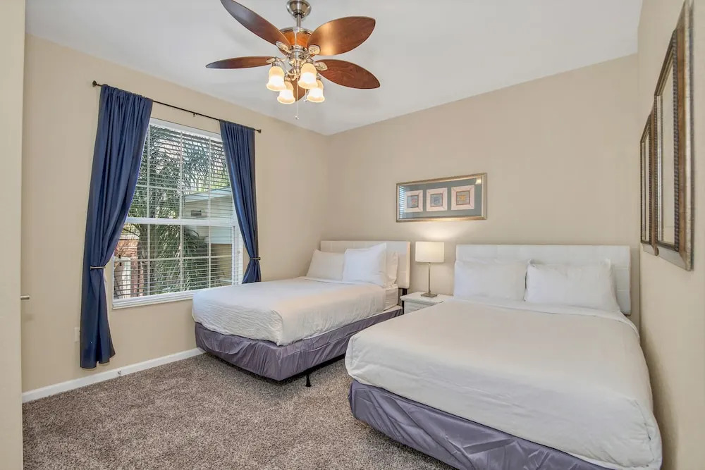 Cozy Condo W/private Balcony Steps to Conv. Ctr