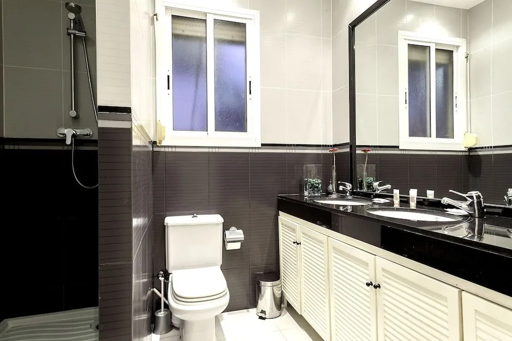 Blanc Apartment