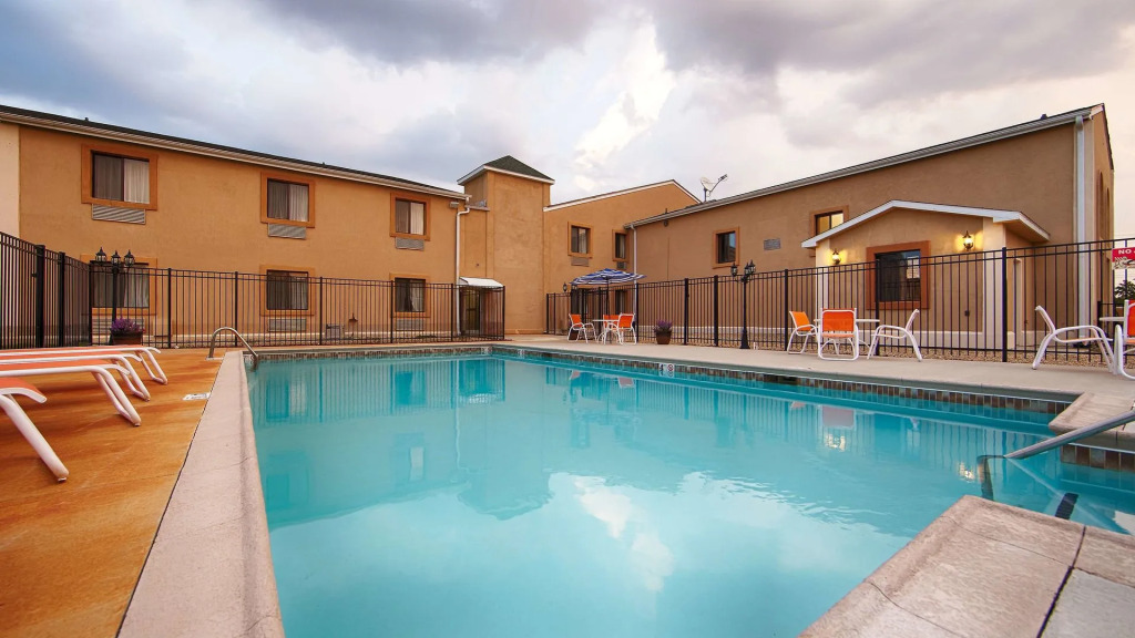 Days Inn by Wyndham Lincoln, IL Route 66