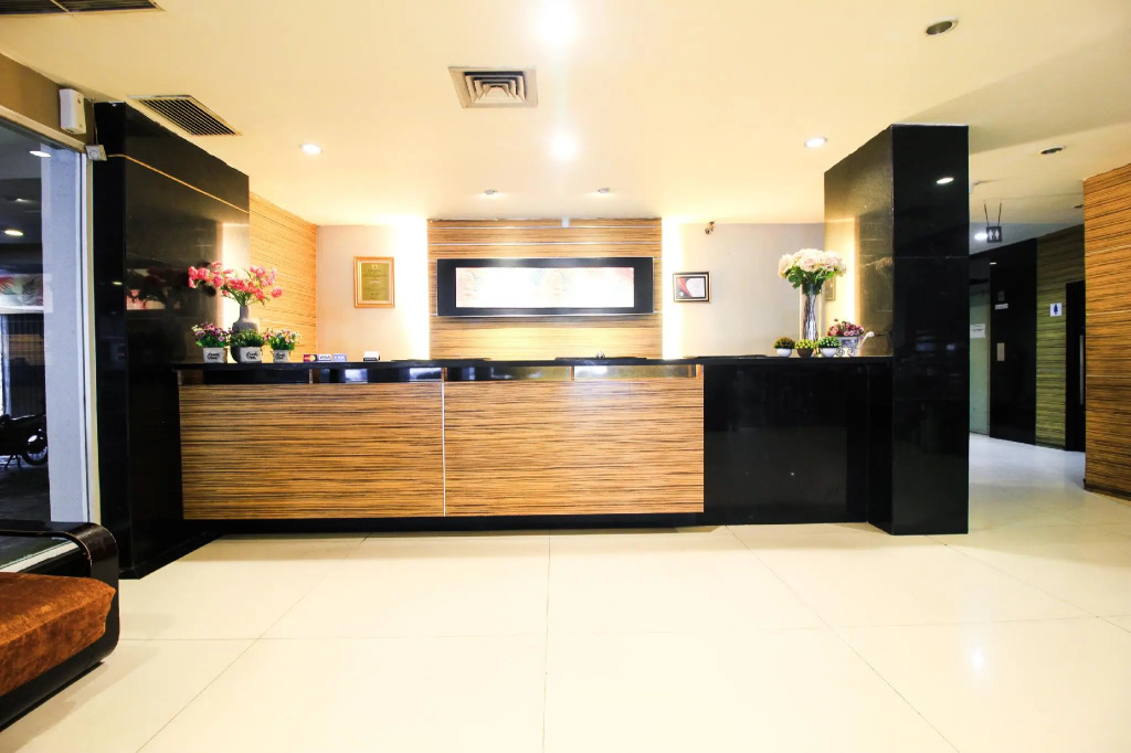 OYO 1729 I-shine Hotel