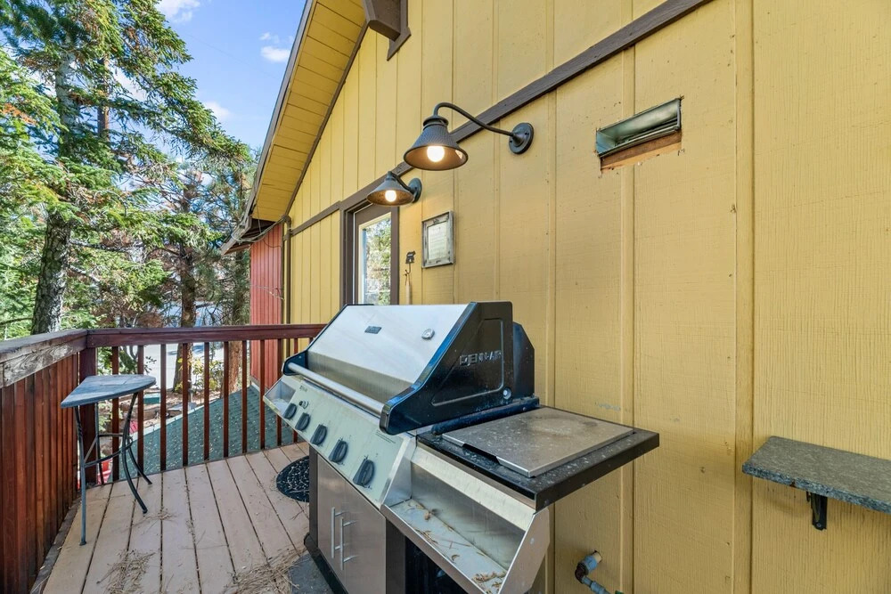 Big Bear Mountain Cabin - Spacious Mountain Home With Picturesque Views, Fast Internet! 3 Bedroom Cabin
