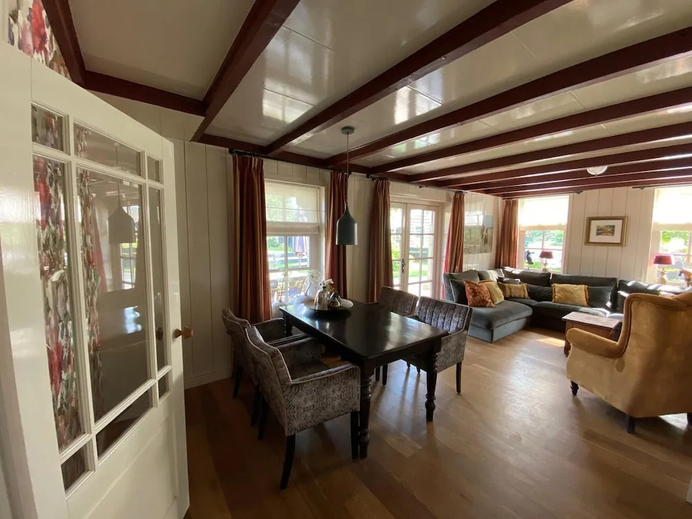 Comfortable Coastal Getaway
